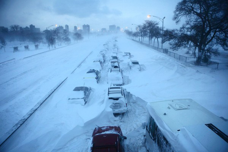 http://twistedsifter.com/2011/02/picture-of-the-day-meanwhile-in-chicago/